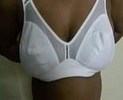 Mallu aunty aparna trying her new bra gifted one of her fans.MOV from aunty bra scan xxx