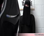 Cute Muslim chick tried to conceal some stolen stuff under her clothes from cctv