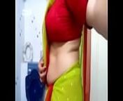 Desi bhabhi hot side boobs and tummy view in blouse for boyfriend from bhabhi ne blouse kholkar nude boobs