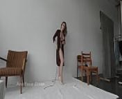 Sexy porn model undressed in front of the photographer. natural boobs. Twists elastic ass in front of the camera. from eto kosto buker
