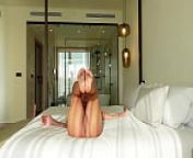 Sensual naked PREGNANCY YOGA & STRETCHING in bed - with Roxy Fox from bailey en yoga sensual en calzones