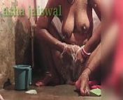 भाभी को नहाते देख के मन कियाको चोद दिया हॉट from bengali village mom bathing naked hidden cam mmspen boob sex kerala