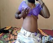 लड़की बिस्तर पर अपनी चूत में वाइब्रटर डाल रही है from indian desi girl pat khetxxx video cash videos mp