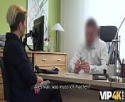 VIP4K. Bitch wei&szlig;, dass ihre sexuellen Reize helfen k&ouml;nnen, einen Kredit zu bekommen from amber reiz