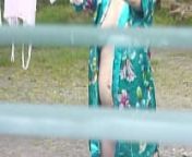 MILF naked in public. Frinas husband watches through window as a pregnant neighbor without panties and a bra dries clothes in courtyard of house. Voyeur. Peeping. Public nudity. Outdoors POV from 乾布摩擦ヌード盗撮