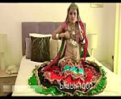 Gujarati Indian Babe Jasmine Mathur Garba Dance and Showing Bobbs from gujarati aunti