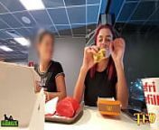 Duas safada aprontando com os peitos de fora enquanto comem no McDonald&rsquo;s - Ma Santos from mcdonalds sex game mp4