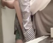 [For women] A handsome boyfriend who got horny while cooking puts a hard cock and moves his hips vio from 3x english sex vio